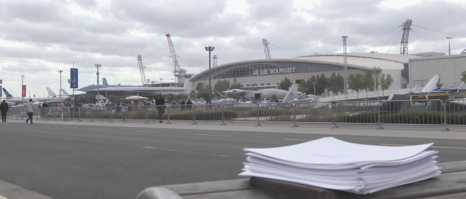 une plainte pour complicit&eacute; de crime de guerre a &eacute;t&eacute; d&eacute;pos&eacute;e contre le salon du bourget en lien avec la situation &agrave; gaza. d&eacute;couvrez les enjeux et les r&eacute;actions autour de cette affaire judiciaire in&eacute;dite.