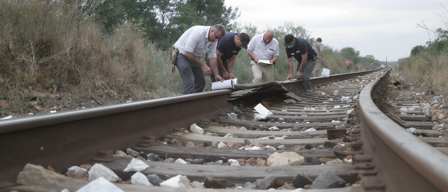accident ferroviaire en espagne : les enqu&ecirc;teurs examinent attentivement l'hypoth&egrave;se d'une rupture de rail comme cause possible du drame.