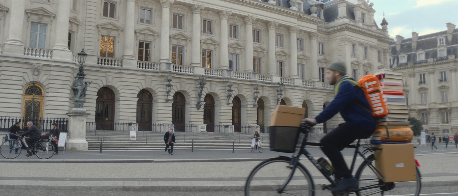 le conseil d&rsquo;&eacute;tat confirme l'obligation de facturer les frais de port pour l'exp&eacute;dition des livres, rejetant ainsi le recours d'amazon et renfor&ccedil;ant la r&eacute;glementation du secteur.