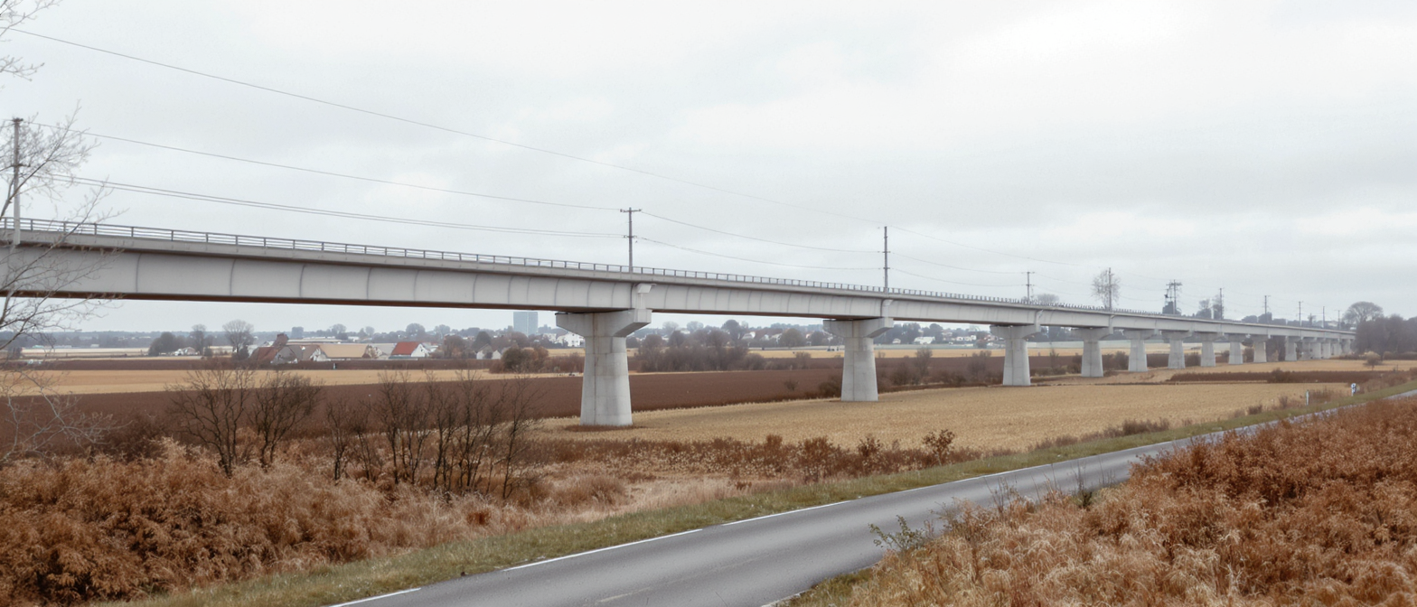 explorez les villages abandonnés entre paris et orléans, témoins oubliés de l'aventure de l'aérotrain, à travers un voyage historique et mystérieux.