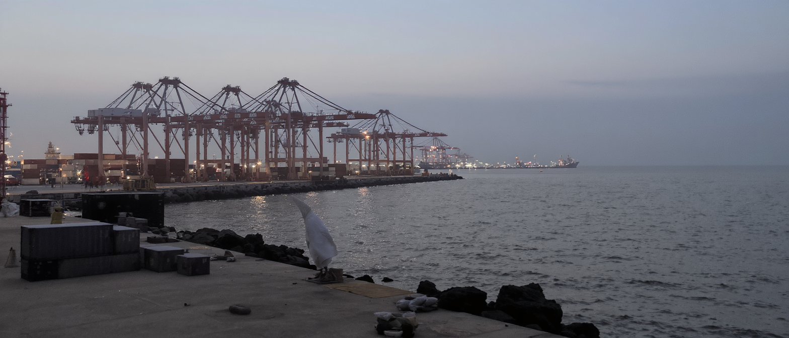 l&rsquo;arabie saoudite signe des accords strat&eacute;giques avec cma cgm pour l'extension du port de djeddah et avec alstom pour le d&eacute;veloppement du m&eacute;tro de riyad, renfor&ccedil;ant ainsi ses infrastructures cl&eacute;s.