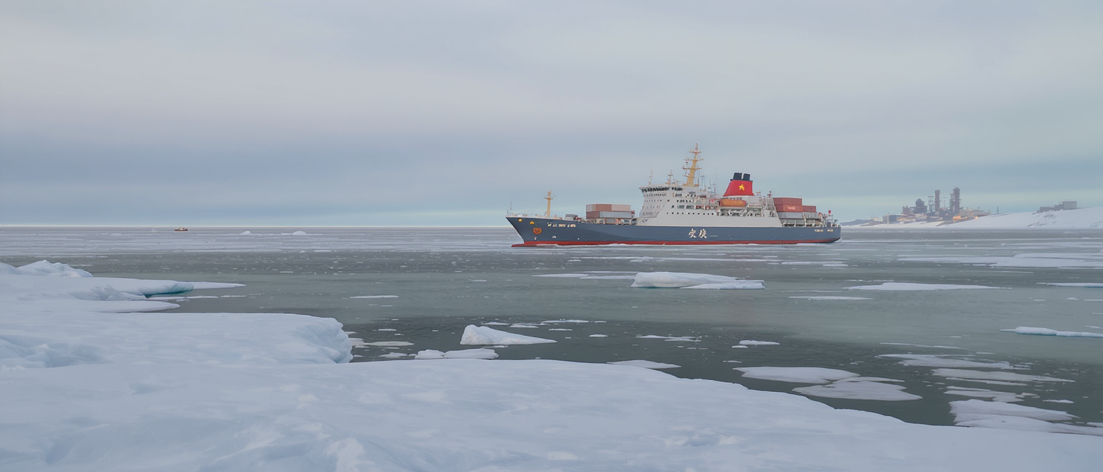 découvrez comment la « route de la soie polaire » révèle les ambitions géopolitiques stratégiques de la chine dans l'arctique et son impact sur l'équilibre mondial.