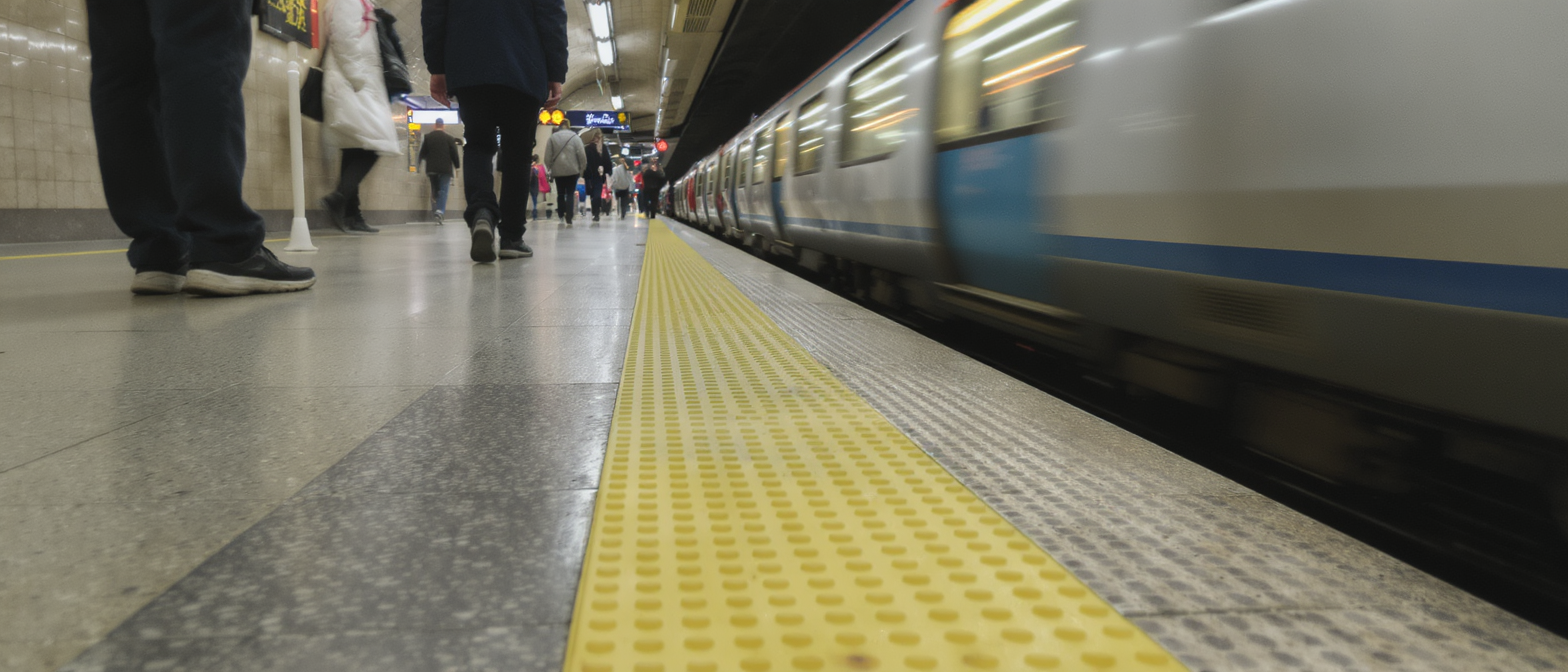 d&eacute;couvrez l'importance cruciale de l'accessibilit&eacute; des transports en commun &agrave; travers l'analyse de deux accidents mortels r&eacute;cents, soulignant la n&eacute;cessit&eacute; d'une action rapide et efficace.
