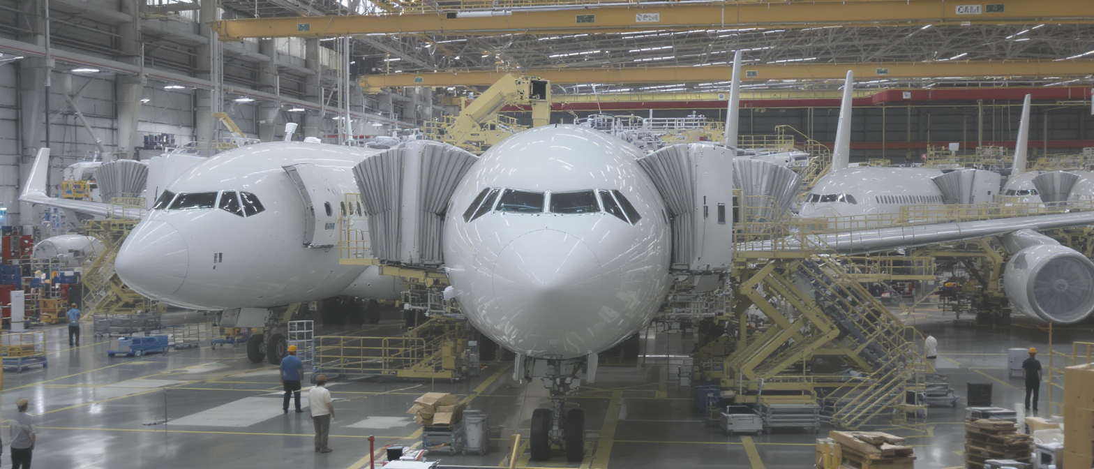 airbus acc&eacute;l&egrave;re ses livraisons en fin d&rsquo;ann&eacute;e pour atteindre son objectif annuel, malgr&eacute; les d&eacute;fis de production et les tensions sur sa cha&icirc;ne d&rsquo;approvisionnement.